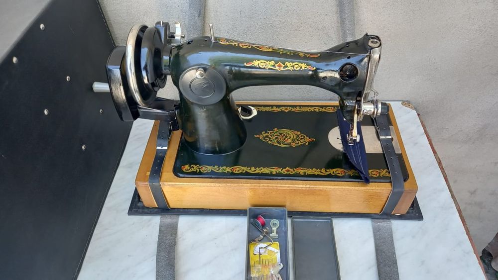 Новая не использована швейная машинка Подольск шьет работает отлично