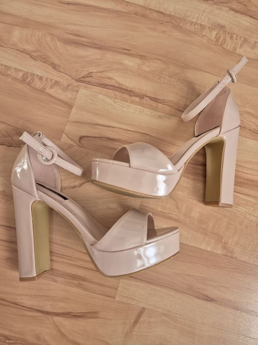 Vand sandale marimea 37