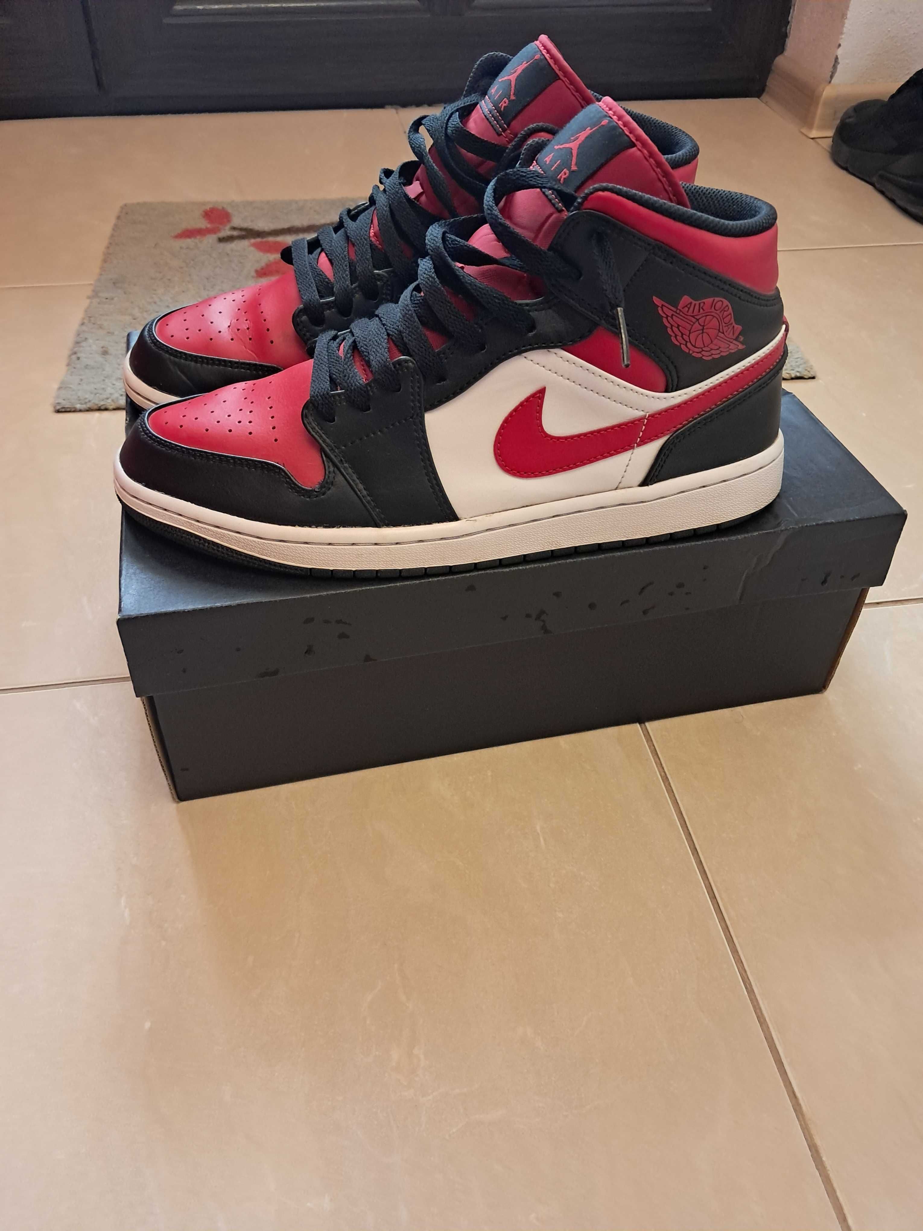 Adidasi Nike Air Jordan 1 (j1 red fire mid) 44