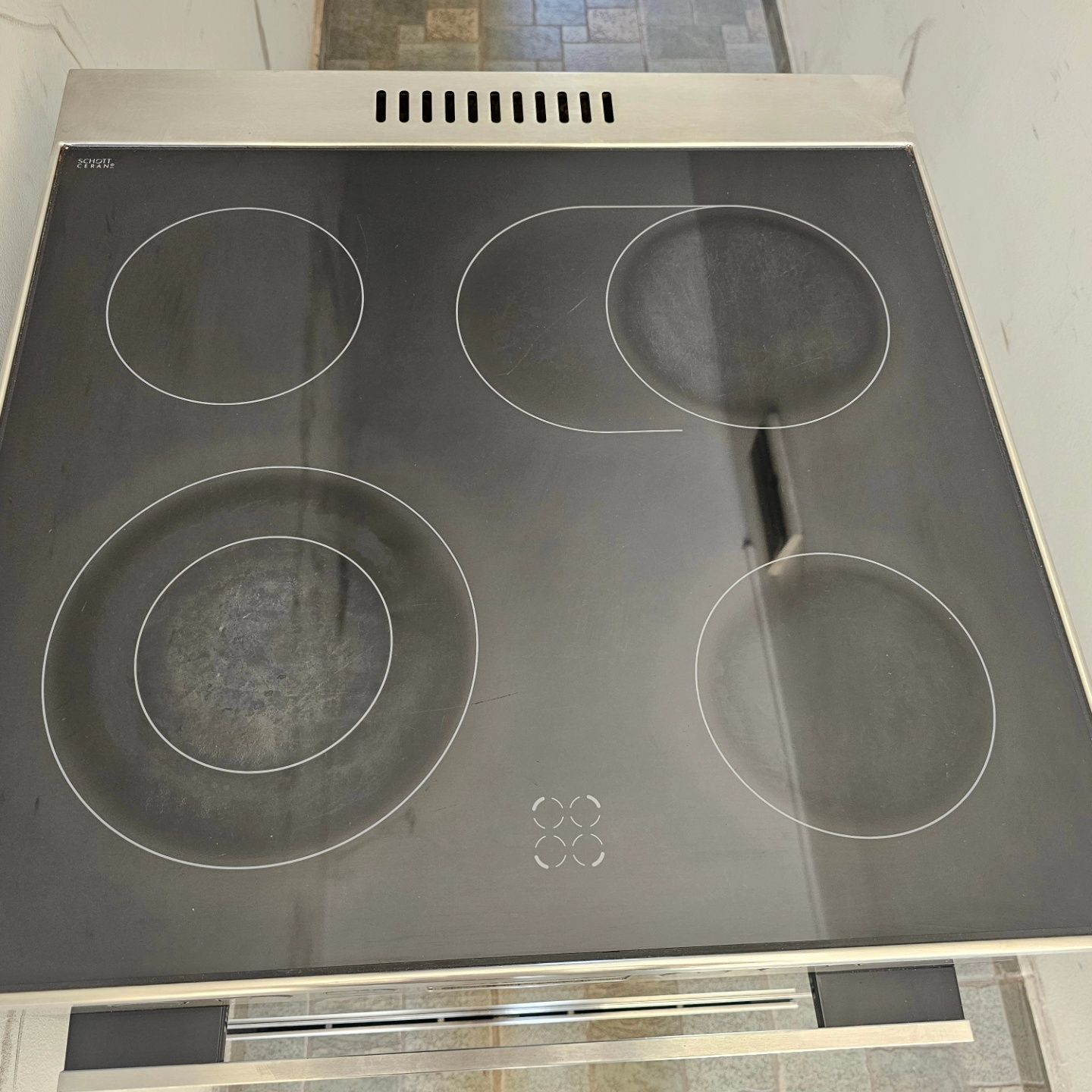 Печка Amica с керамичен плот 60 см. свободностояща