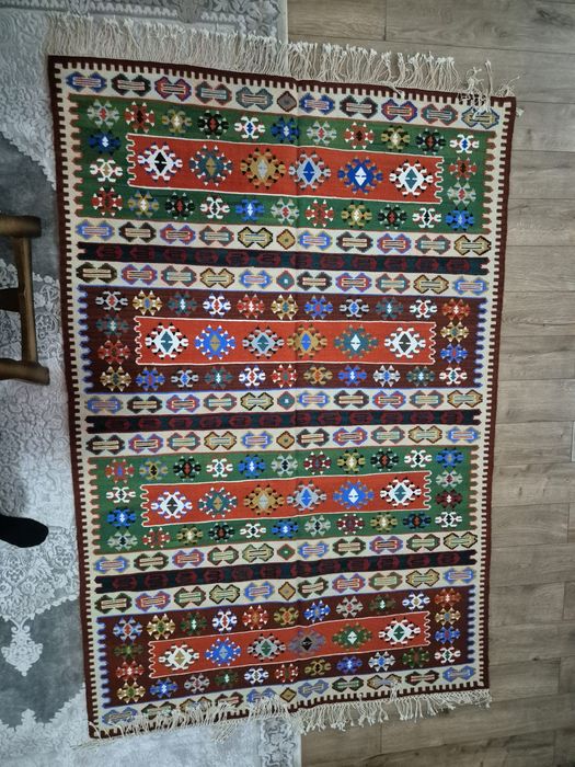 Covoare vechi - zestre pastrată - nefolosită