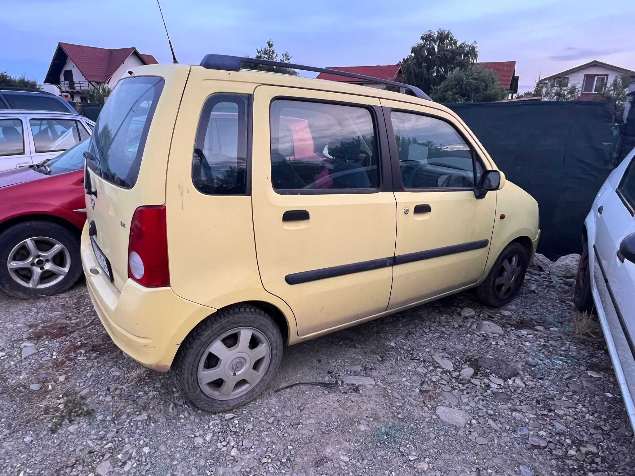 Dezmembrez Opel Agila 2005