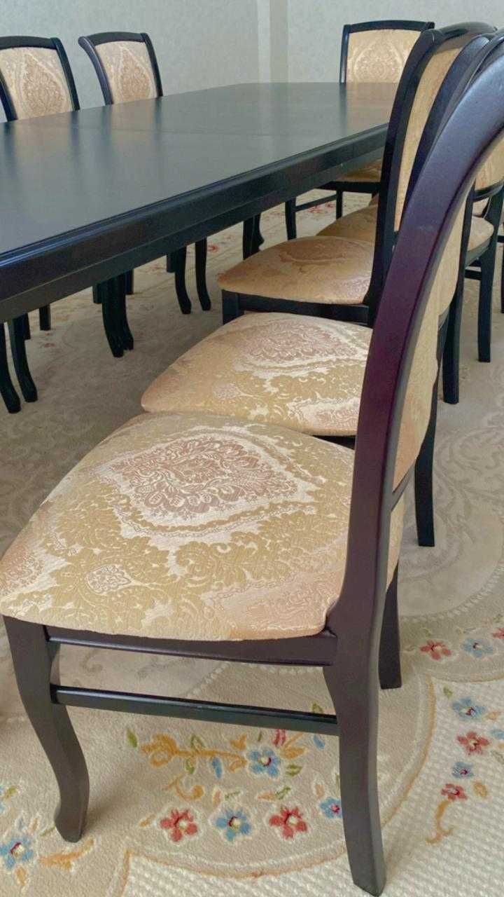 гостиный стол со стульями