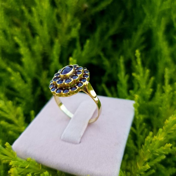 Inel din aur cu granate naturale