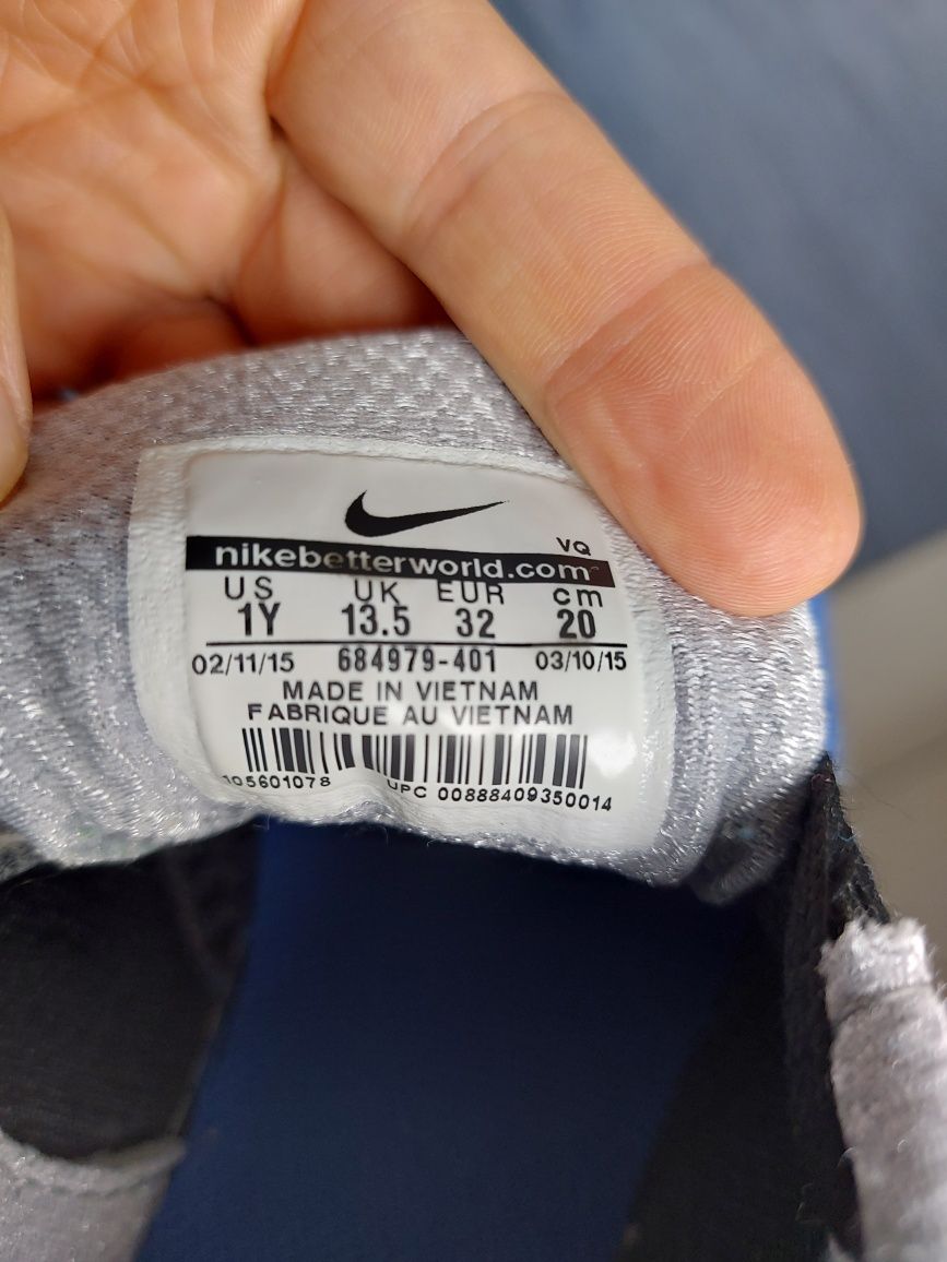 Vând încălțăminte  sport Nike mărimea 32