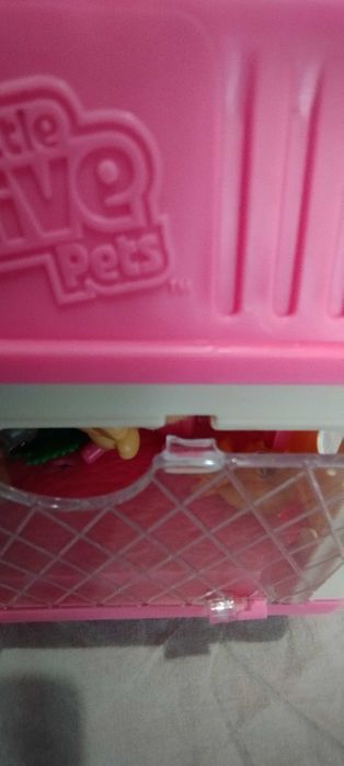 Little Live Pets къщичка със зайчета