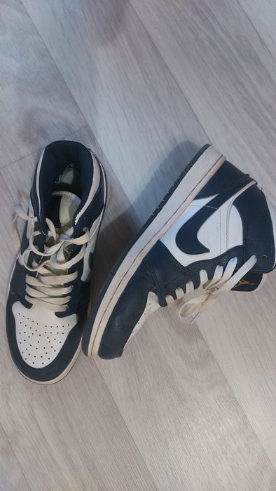 Продам кроссовки Джордан новые 37-38 размет