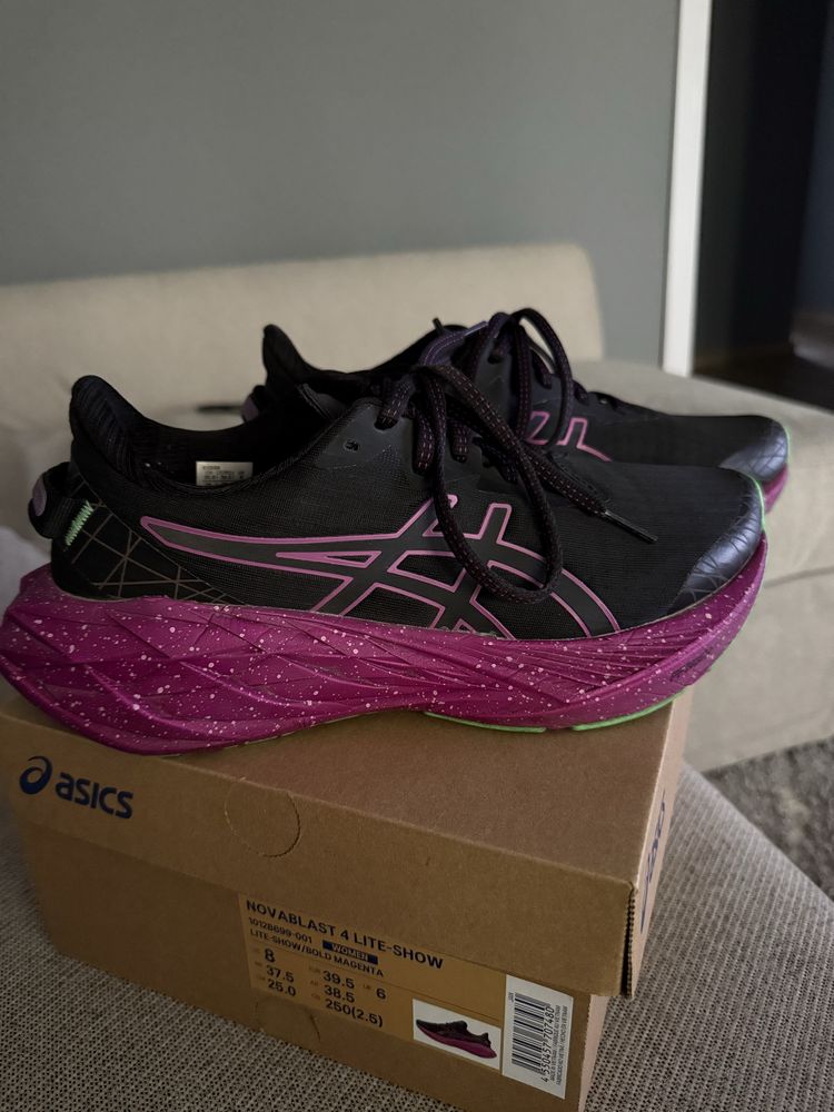 Обувки asics novablast 4