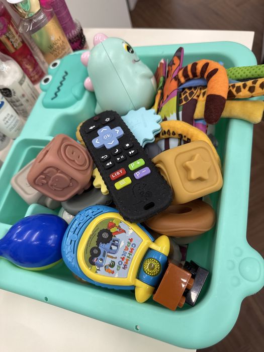 Отдам игрушки и бтзиборт бесплатно