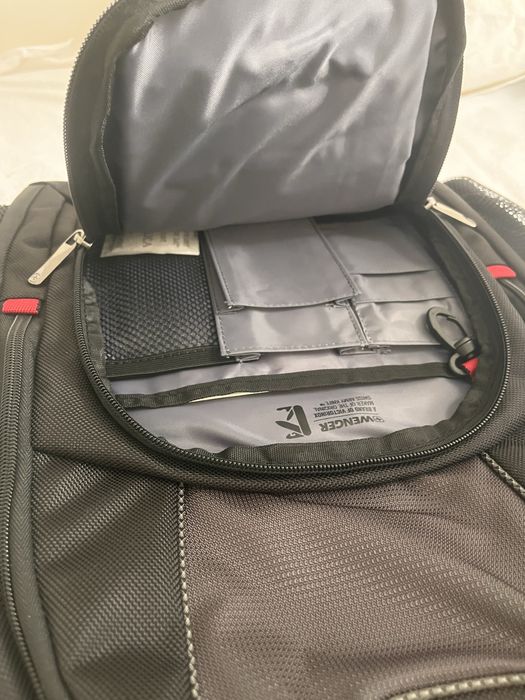 [нова] Раница за лаптоп Wenger Pillar 16” от Victorinox