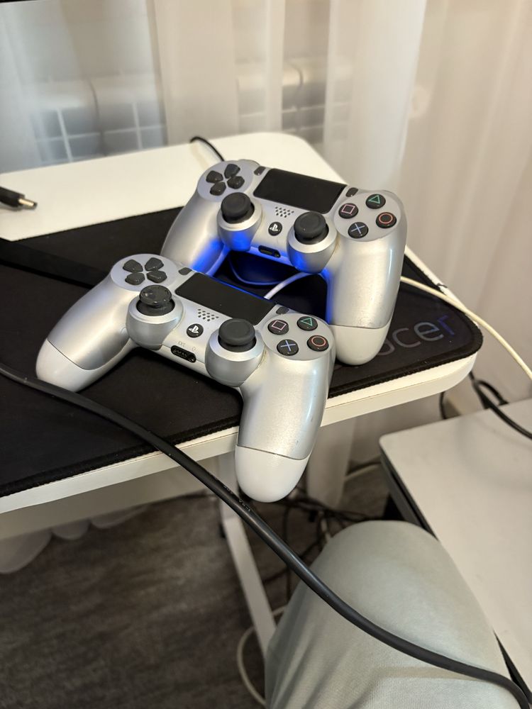 Vand ps4 cu tot cu jocuri