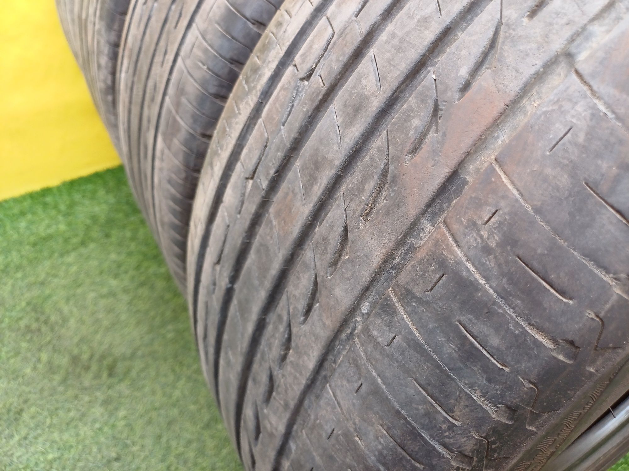 Шины 245/45 R18 Bridgestone комплект.