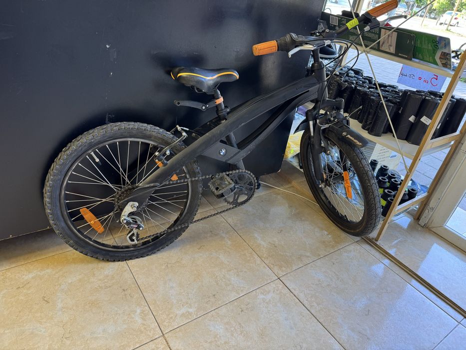 Bicicleta BMW pentru copii