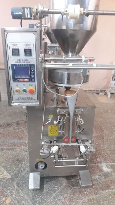 Vertikal qadoqlash uskunasi . Вертикальный упаковочная установка