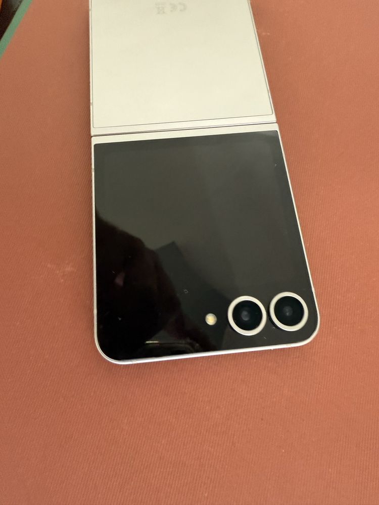 Z flip 6 512GB НОВ демонстрационен