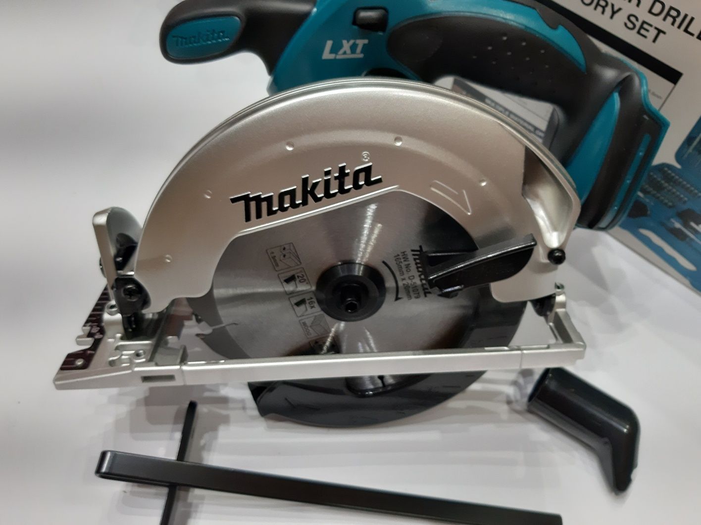 Makita Циркуляр DSS611Z/18V