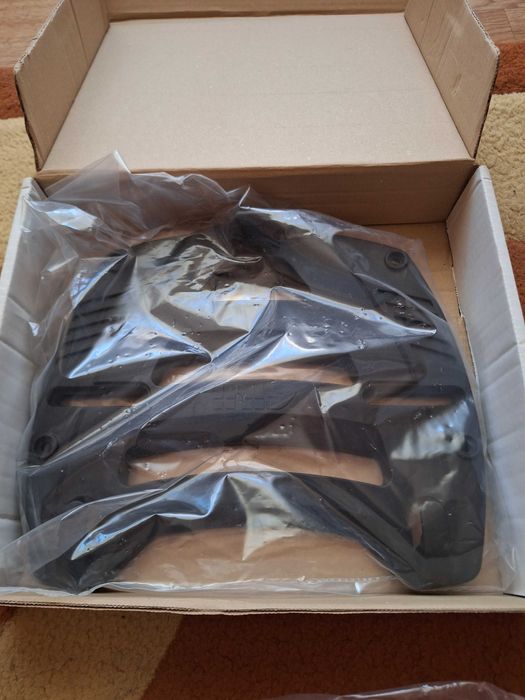 Placă top case GIVI, nouă