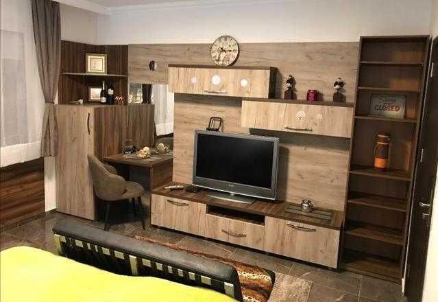 Дава се под наем Двустаен апартамент в Бургас, Център - 58 кв.м за 153 € - Снимка #1