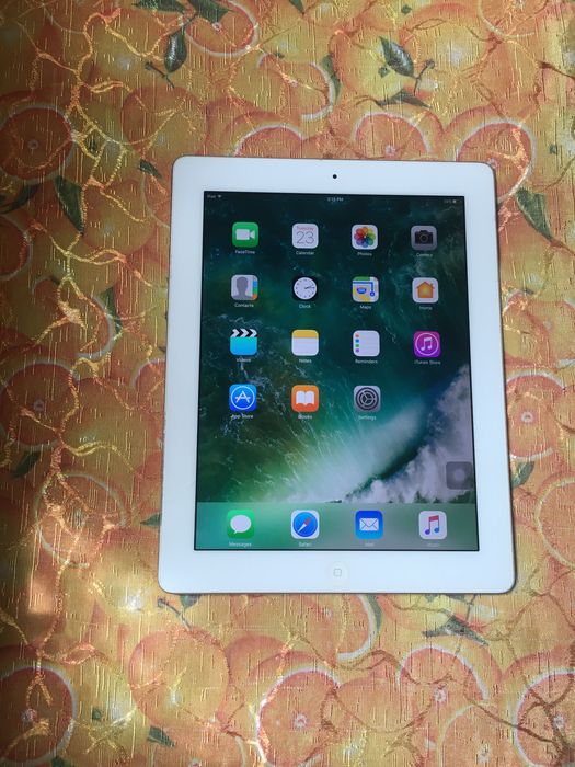 Продавам Apple iPad 4 с леко пукнат тъч скрийн