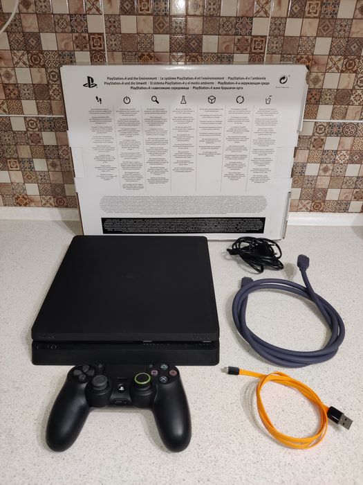 Продам PlayStation 4 Slim + VR