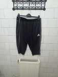 Pantaloni scurți marca Adidas mărime L culoare neagra