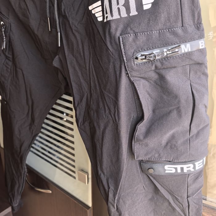 Чисто нов черен панталон.