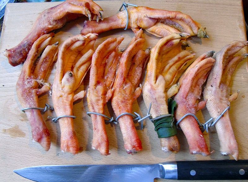 Продам гусиные лапки головы