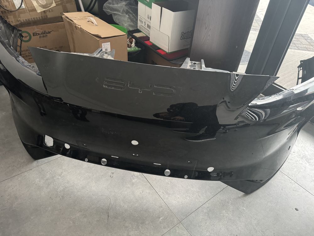 BYD Chempion oldi bamferi 2024 honor qora