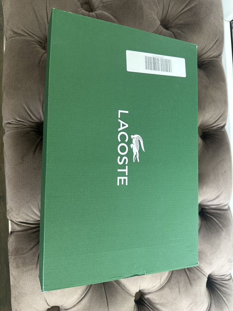 Обувки Lacoste.