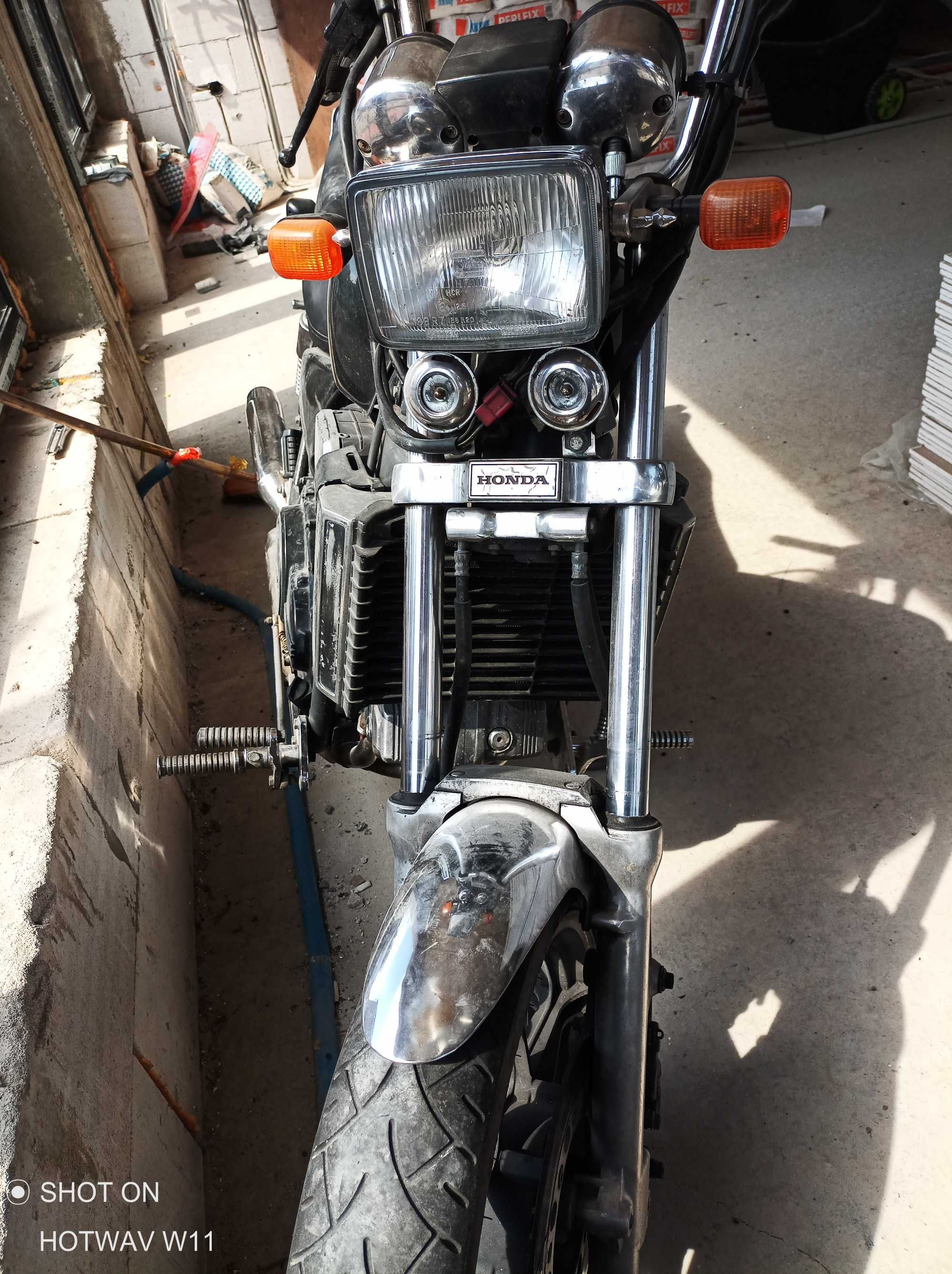 Motocicleta Honda magna 750