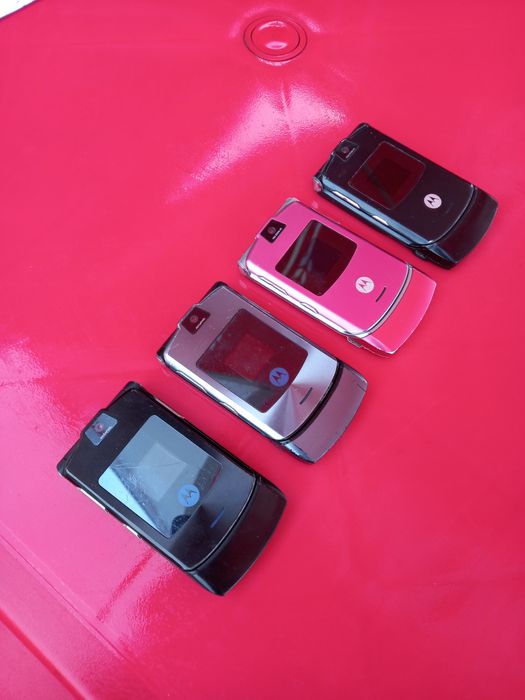 Vând 4 Motorola V3 de Piese pt Colecționari sau Pasionați