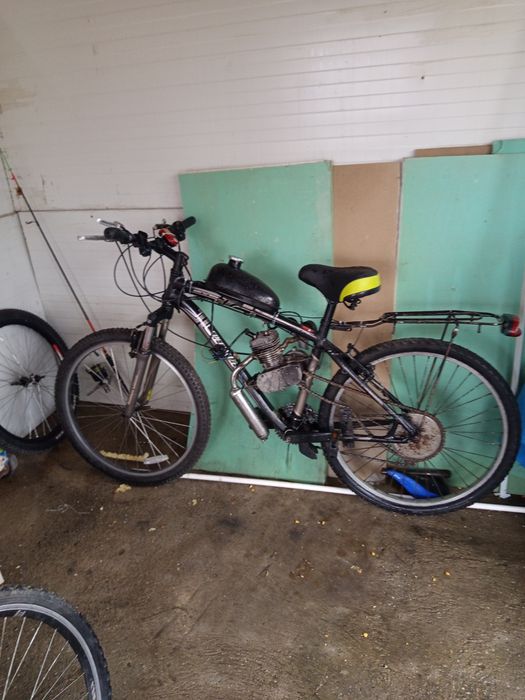 Vând bicicletă cu motor