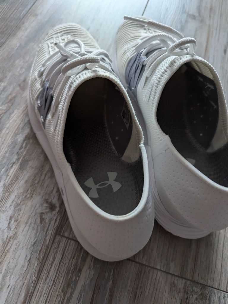 Underarmor маратонки