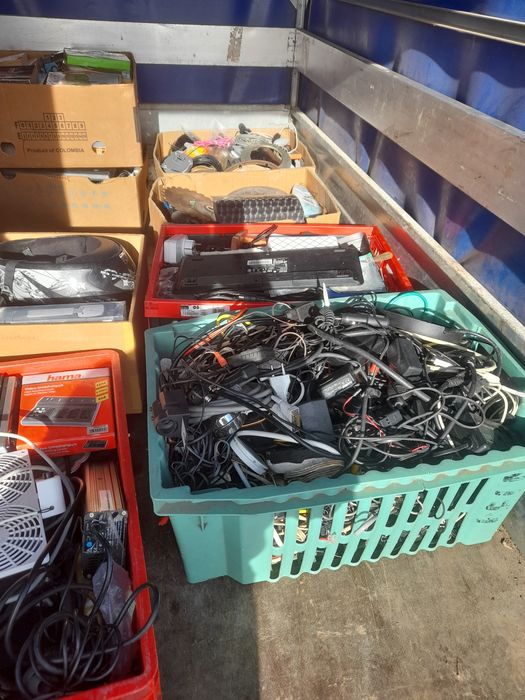 O remorca plina cu marfa pt piețe și târguri