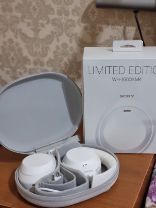 Sony WH-1000XM4 Limited Edition

WH-1000XM4