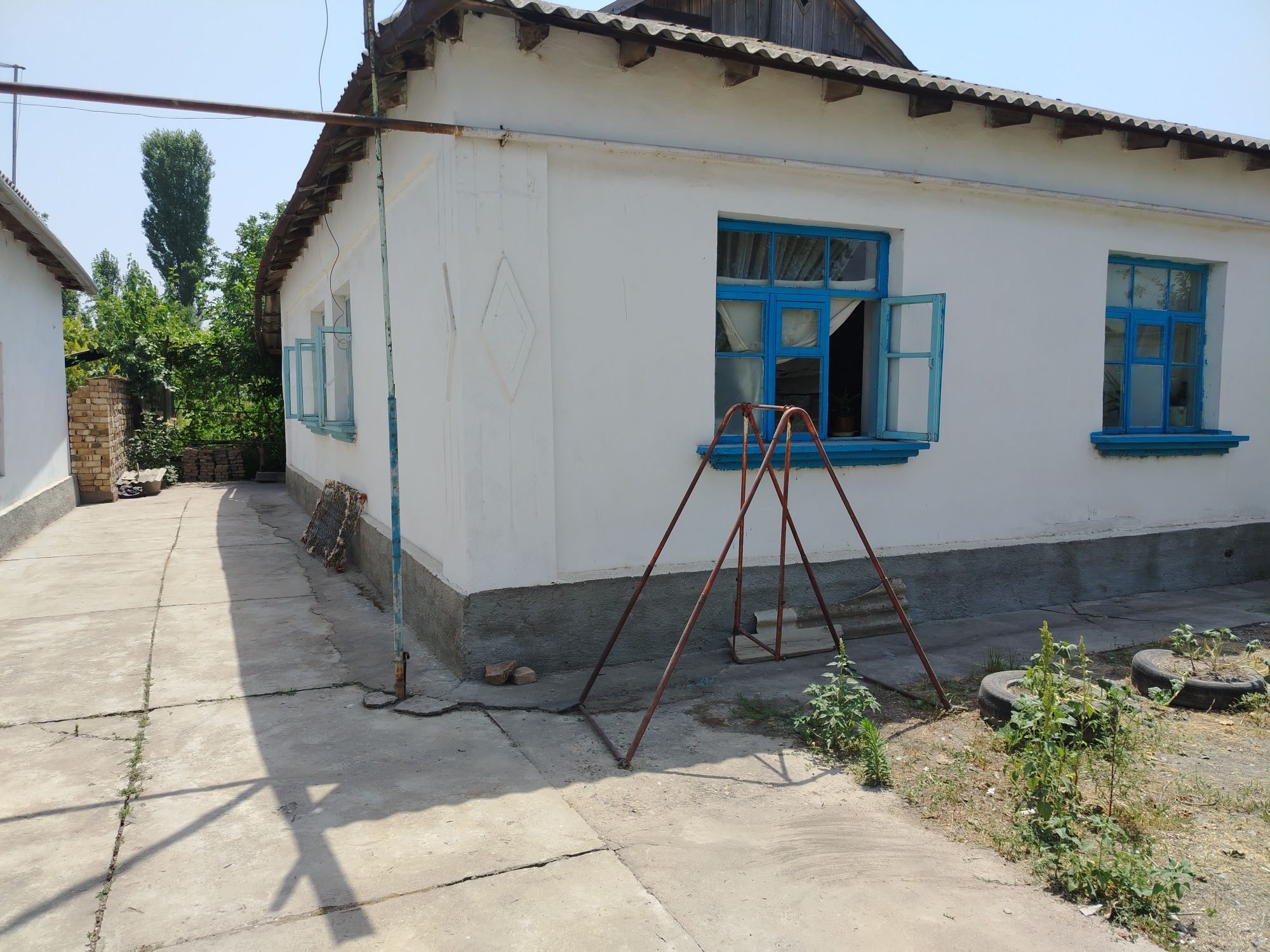 Уй сотилади 5 ҳона, ошҳона байни уй ичида, паравой атапления килинган.