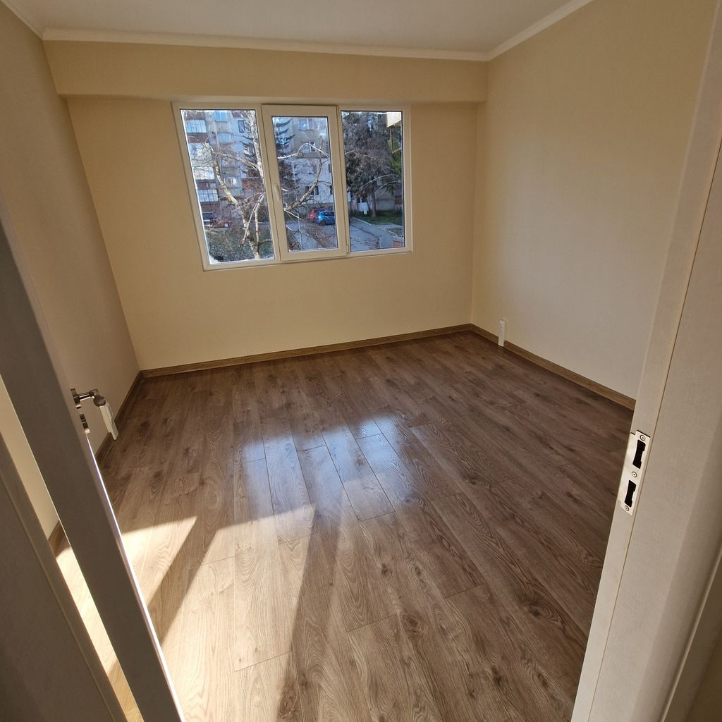 Продава се Тристаен апартамент в Разград, Житница - 76 кв.м за 1094 €/кв.м - Снимка #5