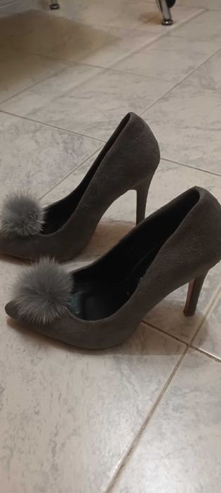 Дамски обувки на токчета с пухчета  Cabin 37 номер