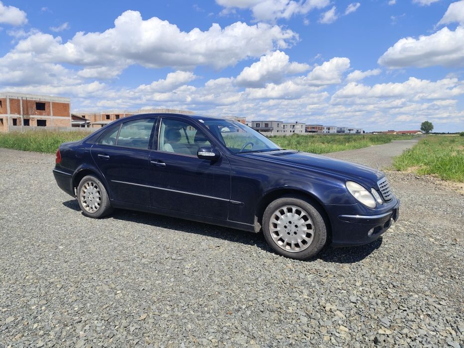 Mercedes E220 CDI. Diesel. Cutie viteze automată. An 2004.