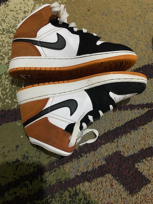 Vand jordan marimea 36 ii vand pentru ca ma strang