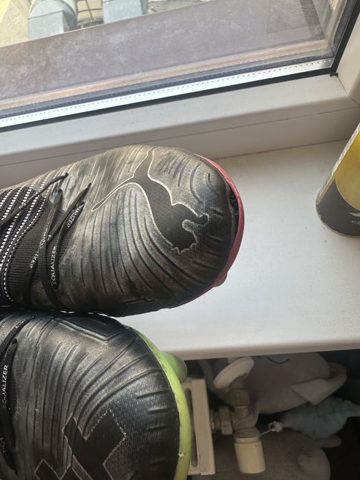 Ghete  de fotbal puma equalizer marime 43