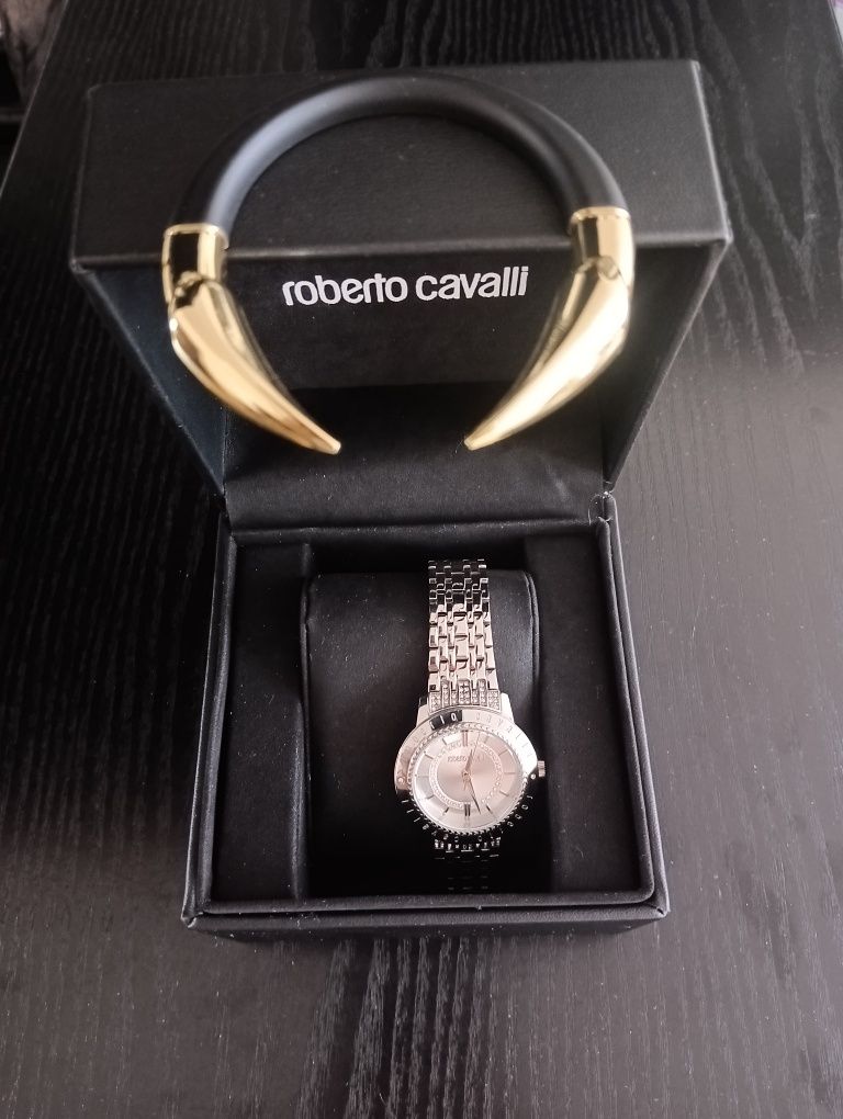 Часовник roberto cavalli