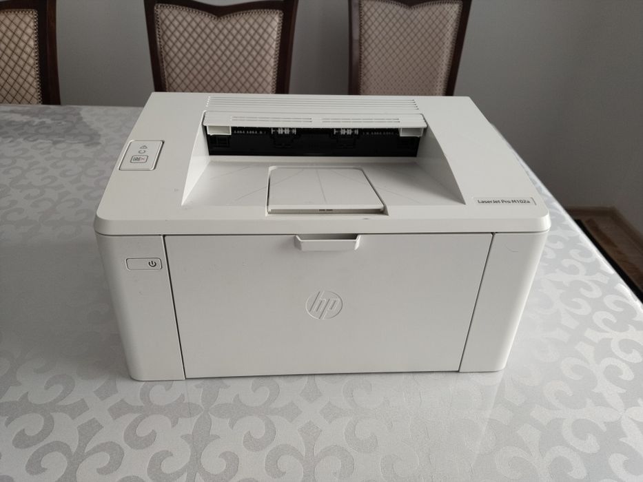 Принтер HP б/у ,черно- белая печать в рабочем состоянии