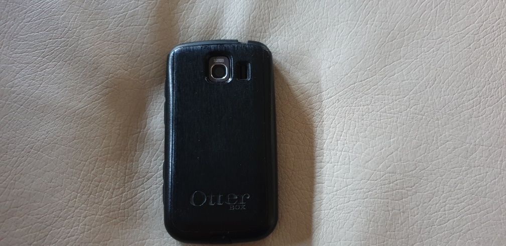 Смартфон Lg Optimus Vm670 С Калъф Otterbox За Части