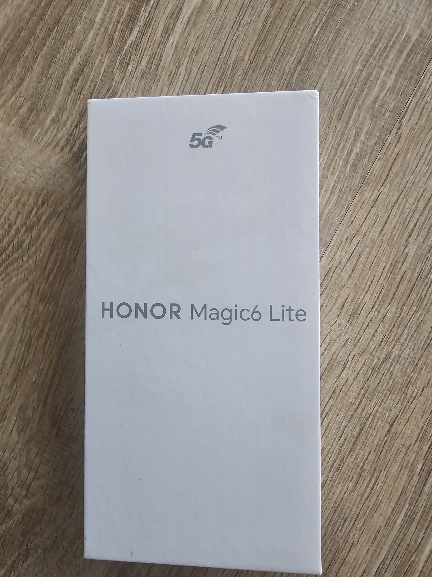 Telefon  Honor și Motorola