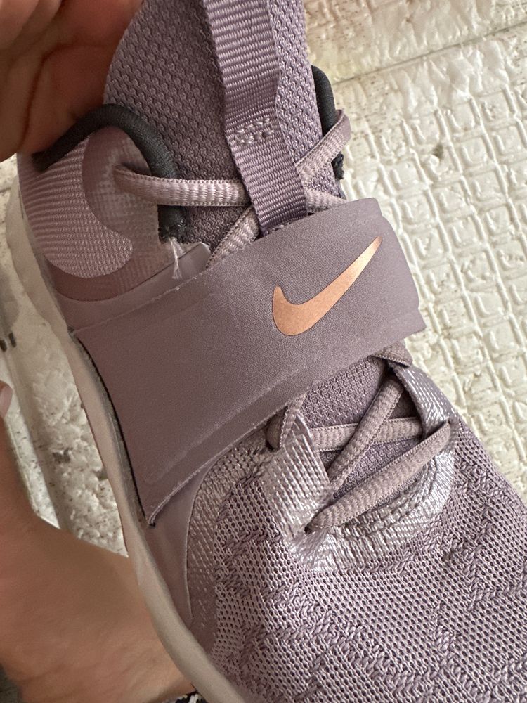 Дамски маратонки Nike - размер 38