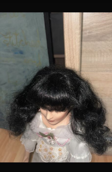 Păpușă de porțelan