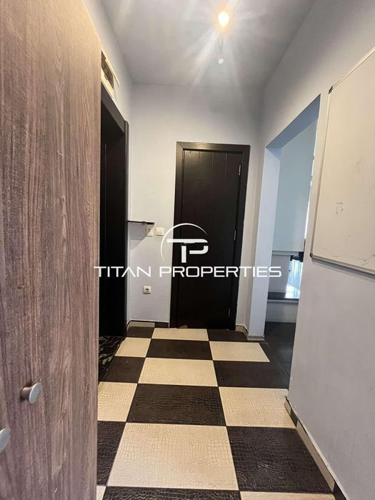 Тристаен апартамент, под наем, кв. Колхозен пазар