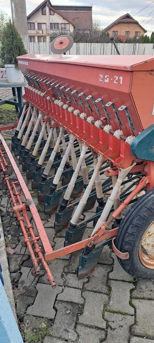 Semanatoare paioase 2,5m cu 21 randuri,despicator hidraulic de 13tone