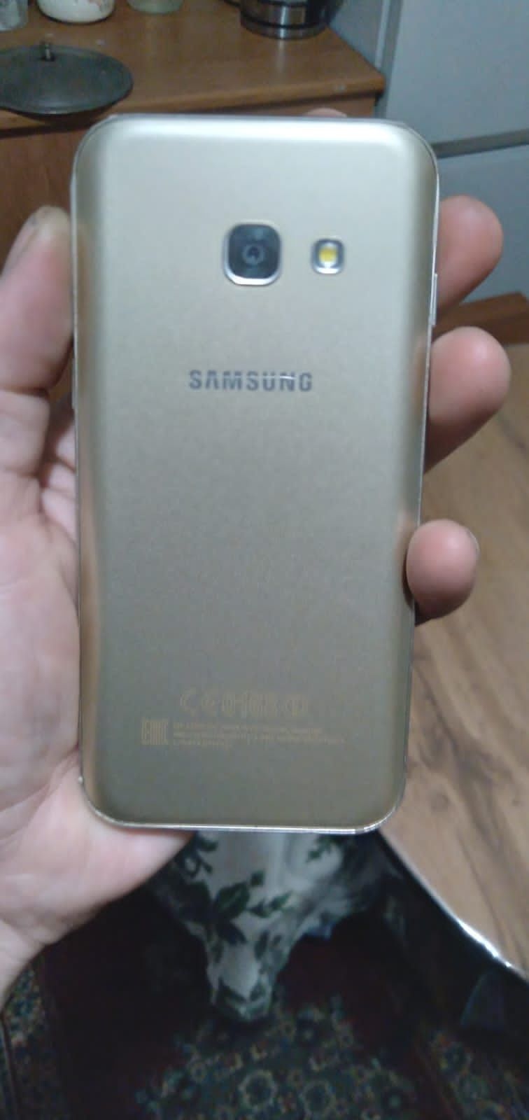 Продам Samsung a3 2017